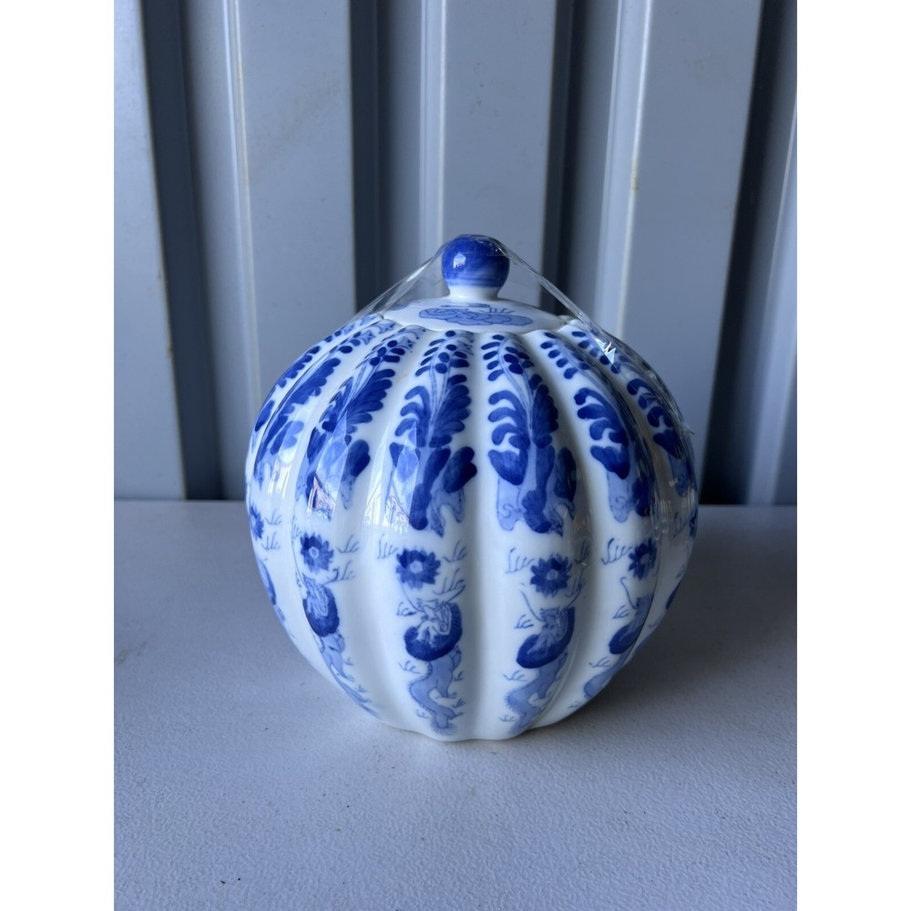Vintage‎ Blue and White Porcelain Melon Ginger Jar Chinoiserie Ribbed Lidded Pot